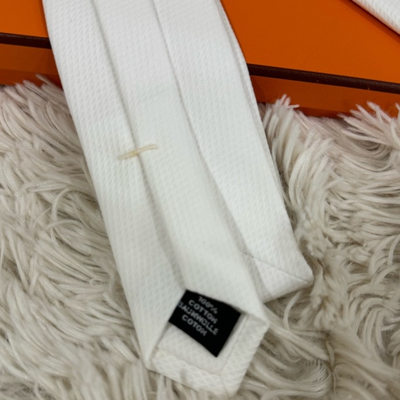 Hermes White Tie with Box - Picture 4 of 7